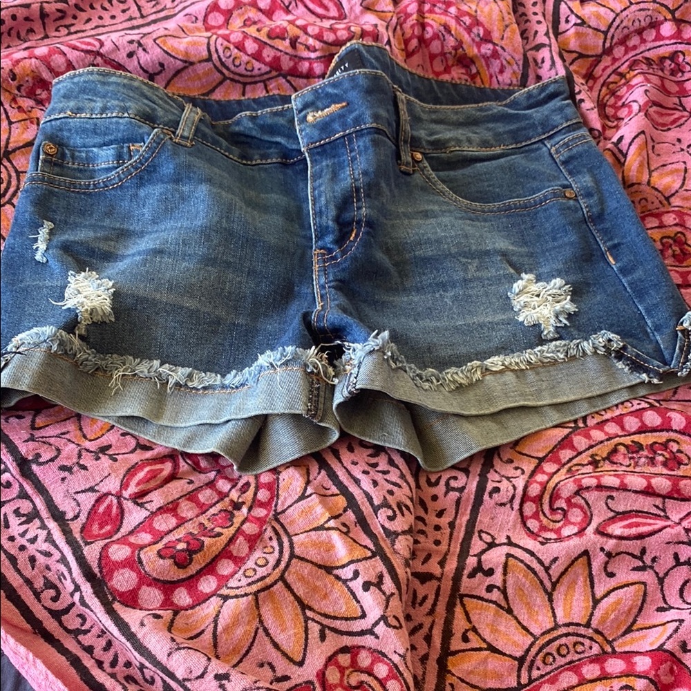 Celebrity Pink Blue Distressed Jean Shorts 🌺